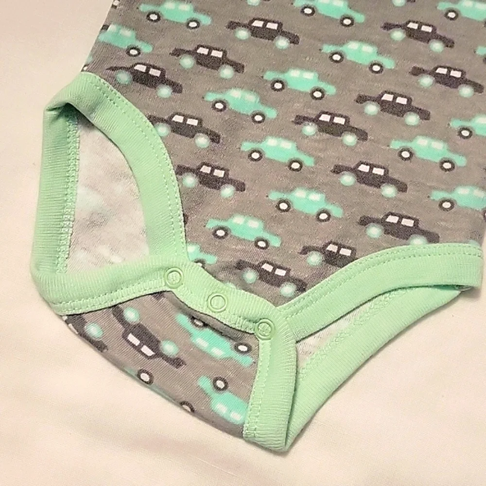 Gerber 7 Piece Infant Onesie Bodysuit & Sock Bundle